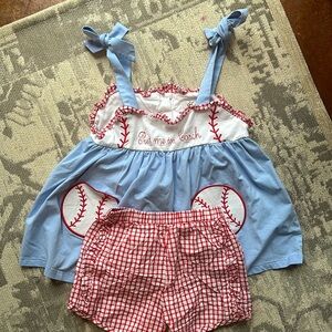 Southern Charm Smocks size 7 short set only worn once